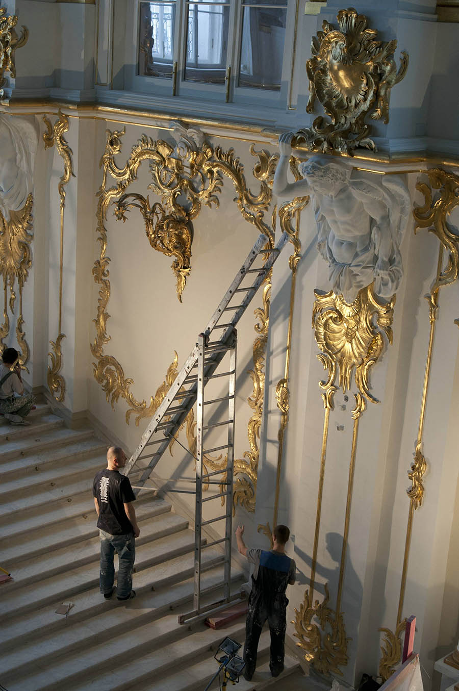 Посмотреть полный размер фото трехсекционные лестницы