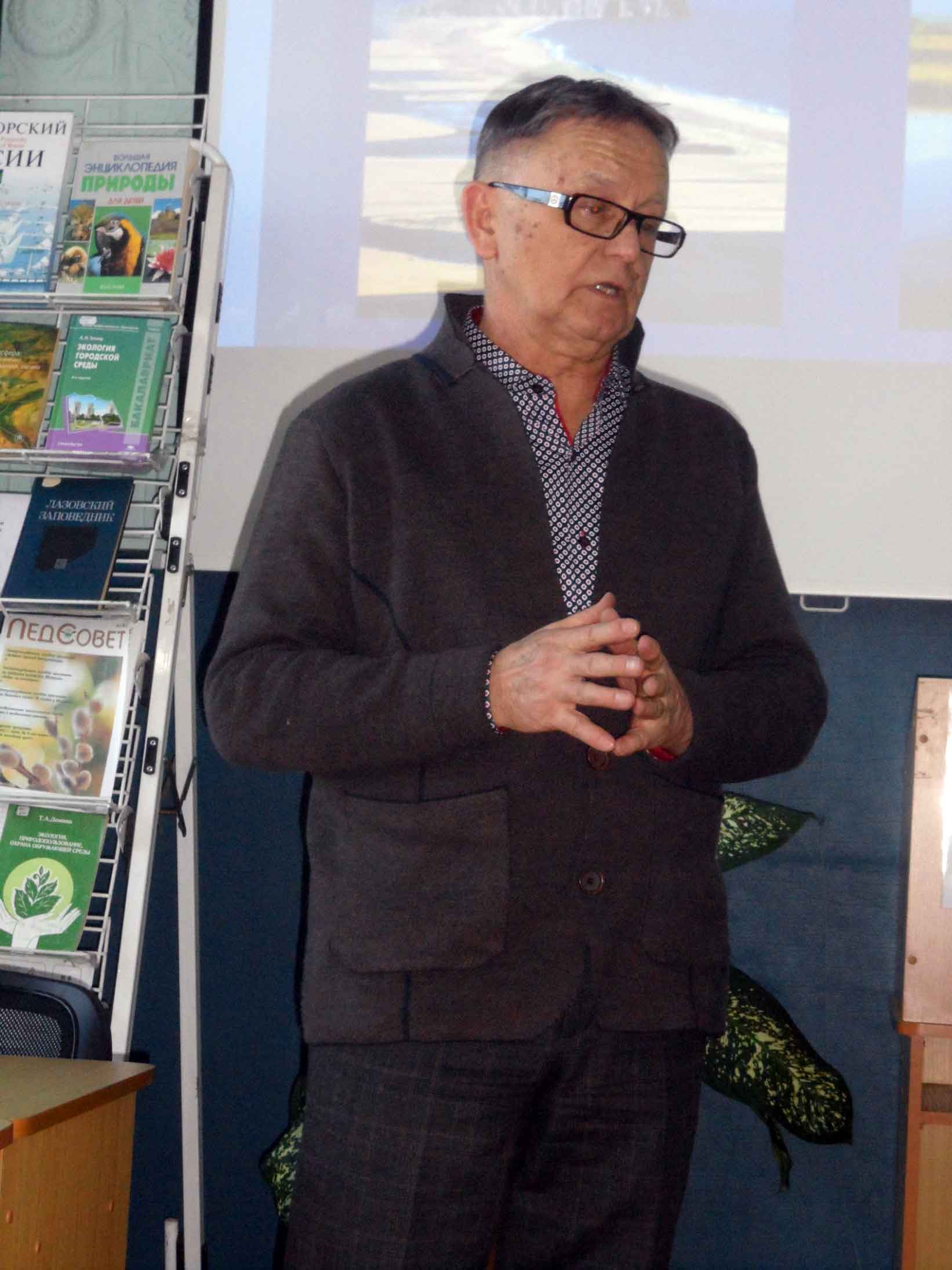 Александр Брюханов библиотека М. Горького