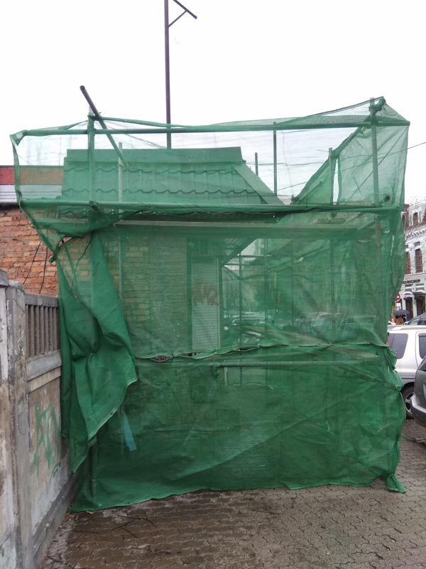 во Владивостоке демонтирована часть здания, угрожавшая безопасному движению поездов