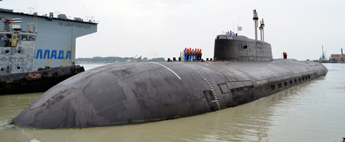 атомная подводная лодка «Омск» покинула акваторию Дальневосточного завода «Звезда»